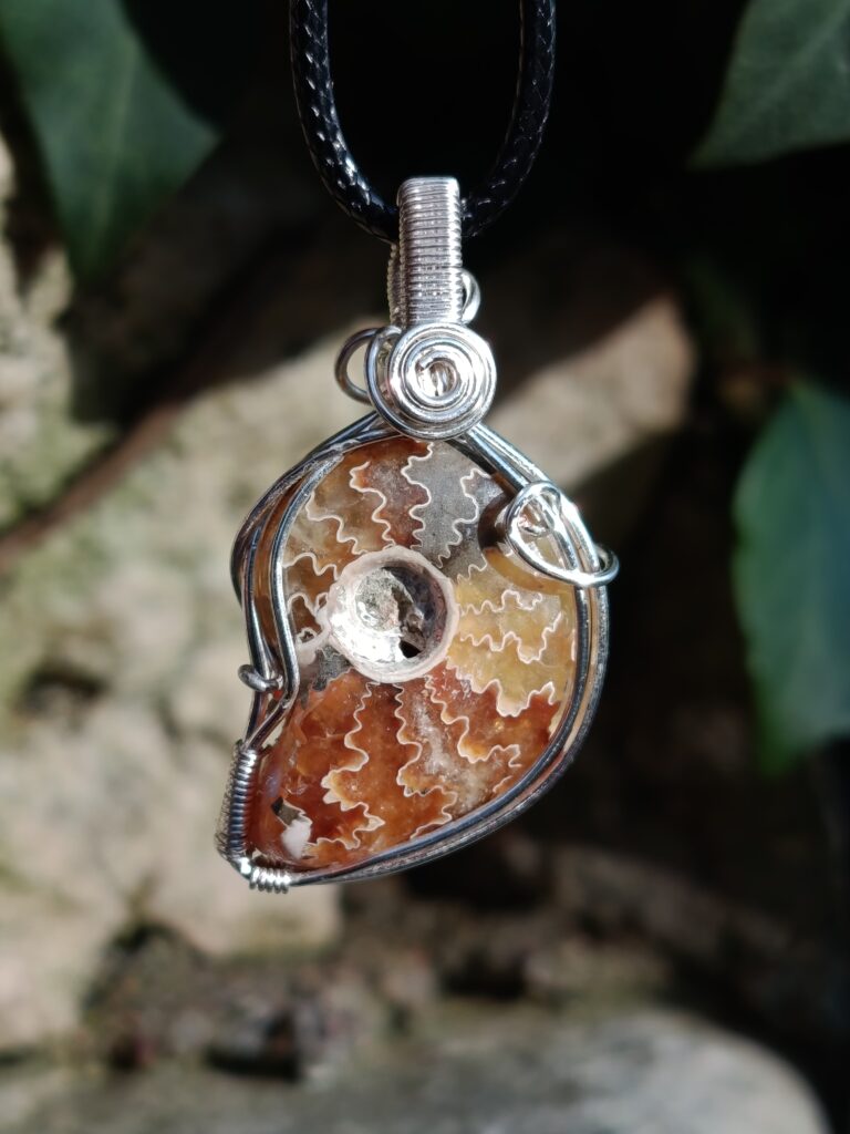 Pendentif en ammonite