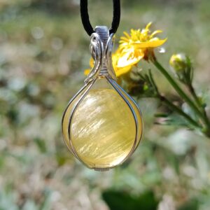 Pendentif mini sphère en fluorite