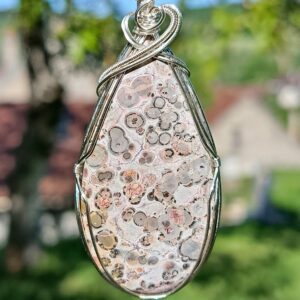 Pendentif en jaspe léopard