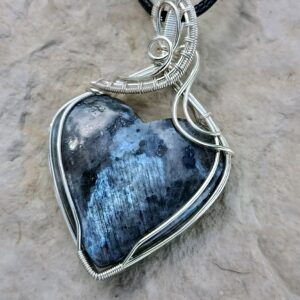Pendentif en larvikite