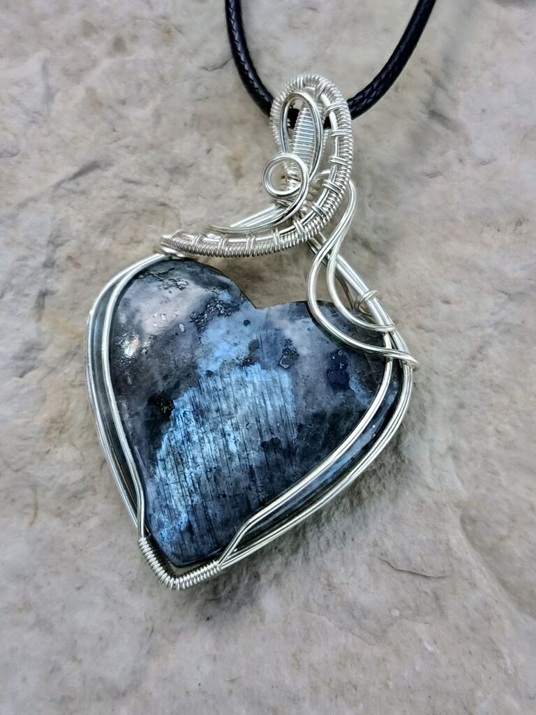 Pendentif en larvikite