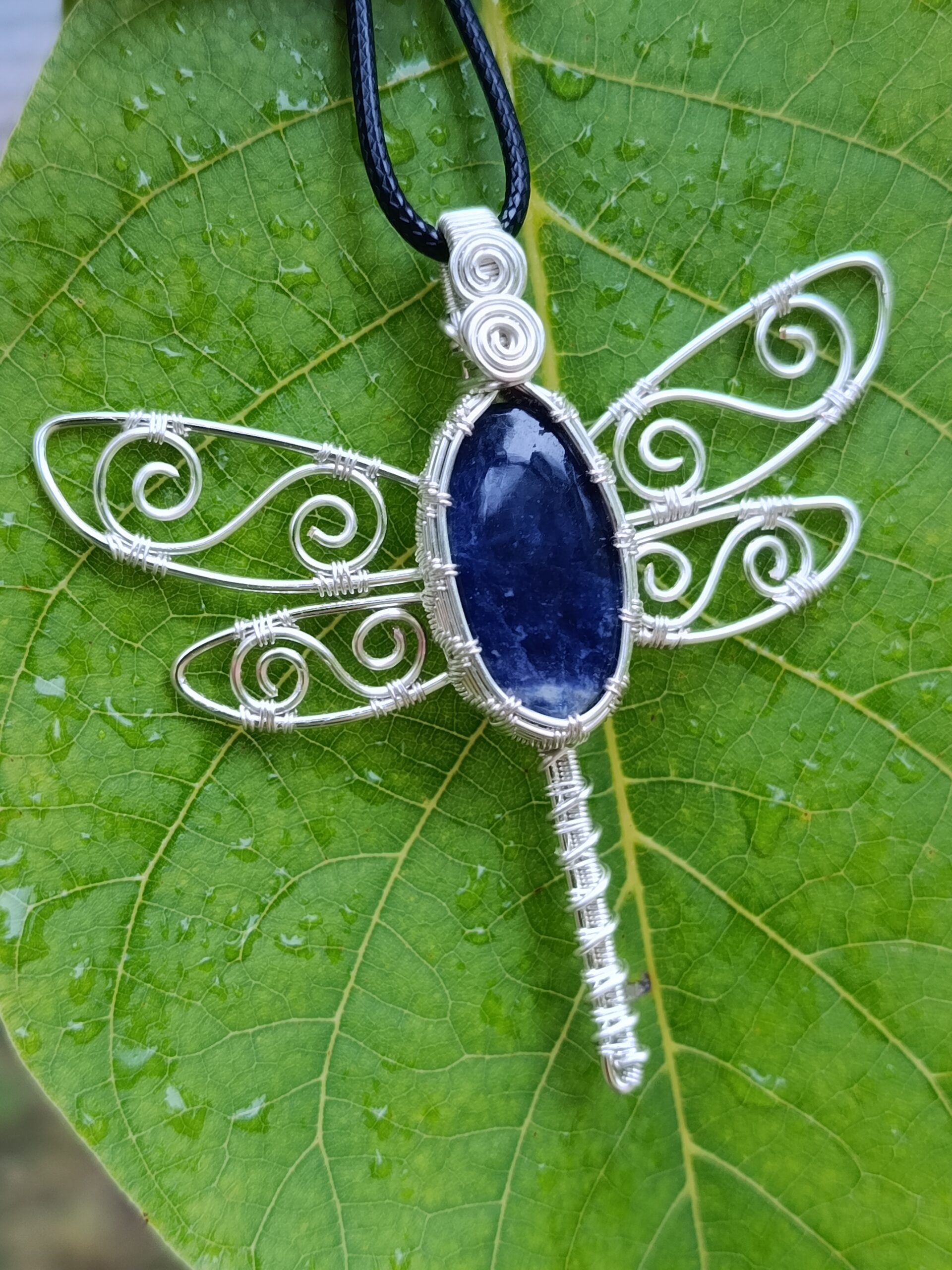 Pendentif libellule en sodalite – Image 2