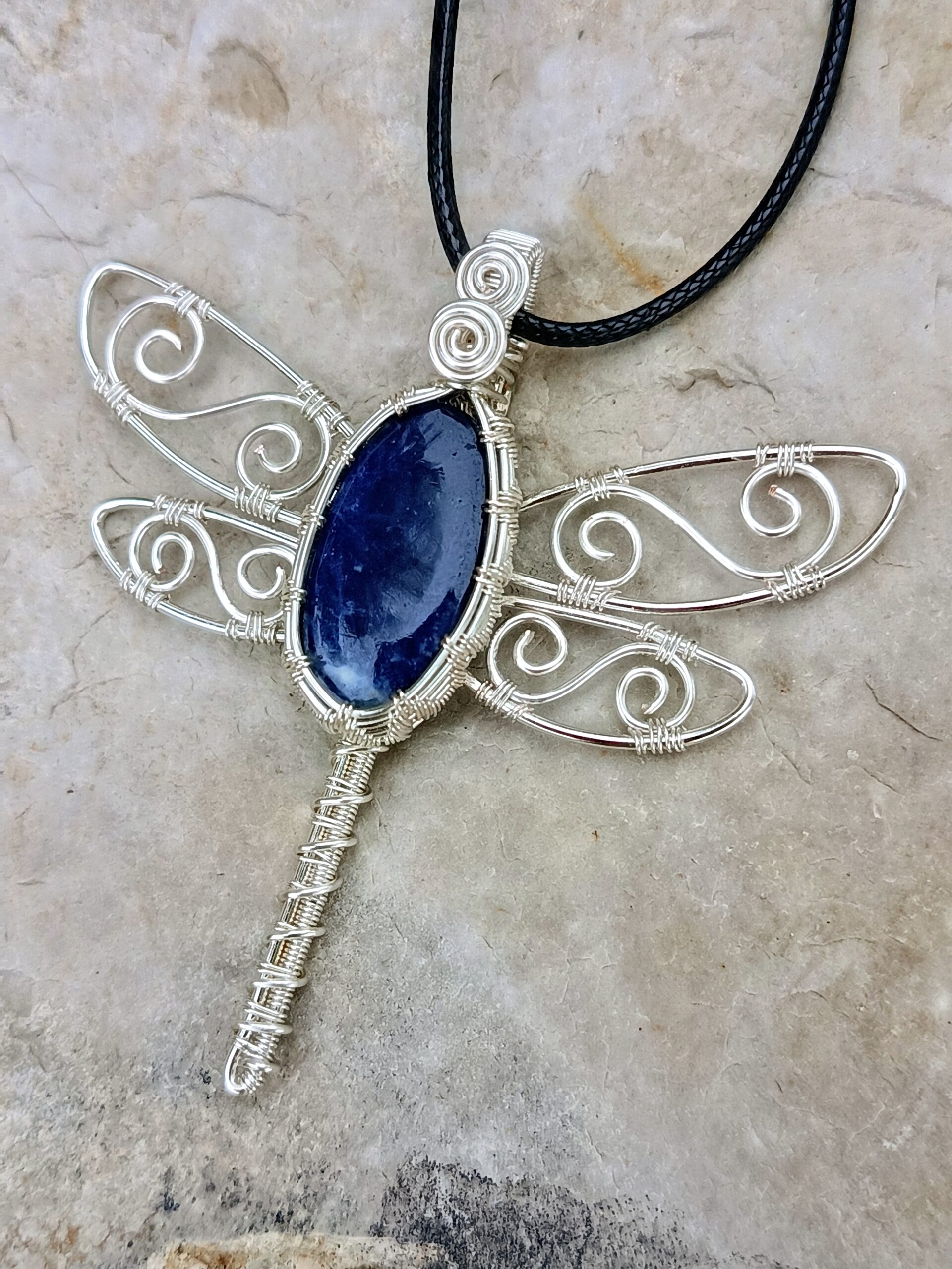 Pendentif libellule en sodalite – Image 4