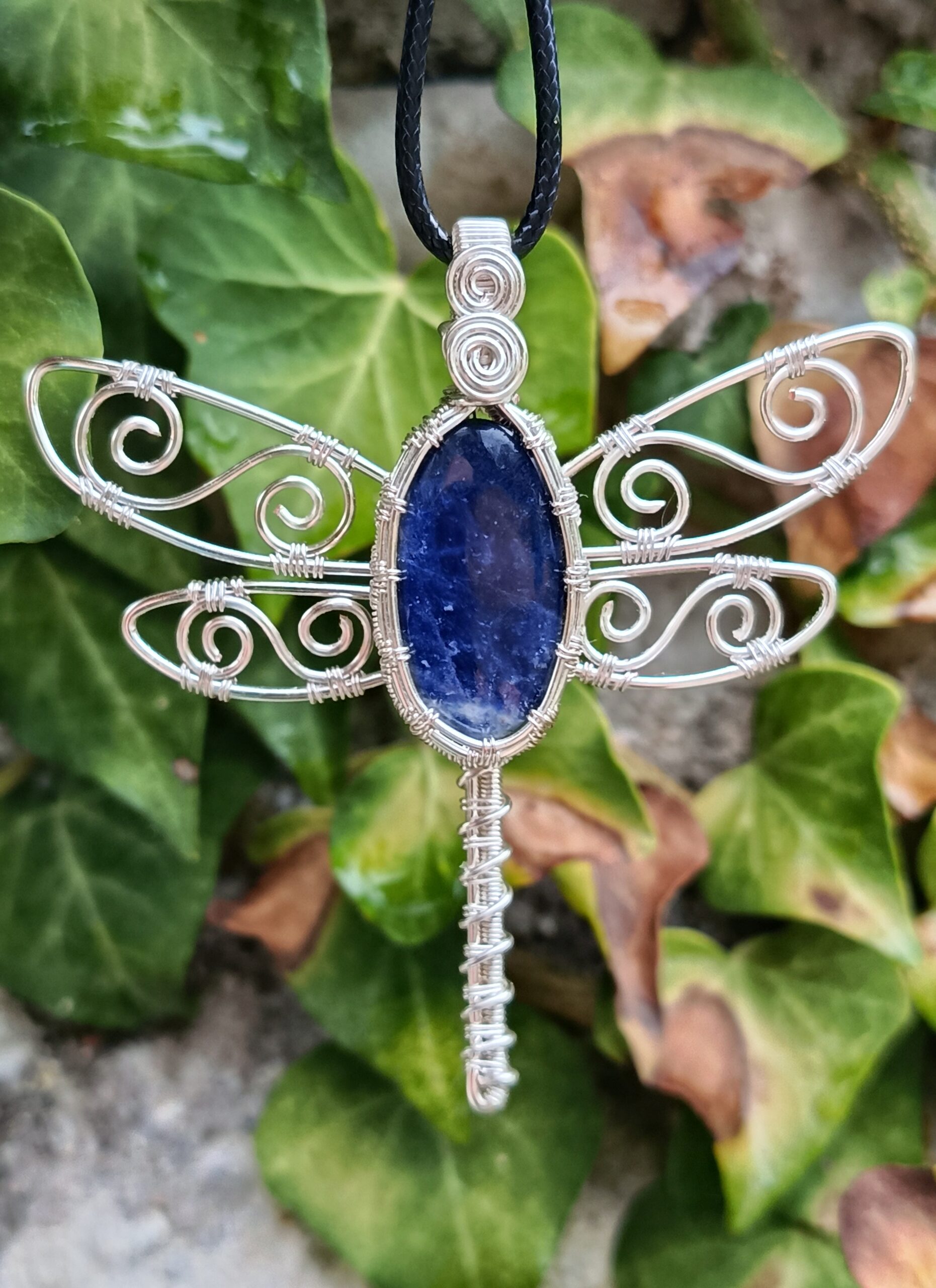 Pendentif libellule en sodalite – Image 3