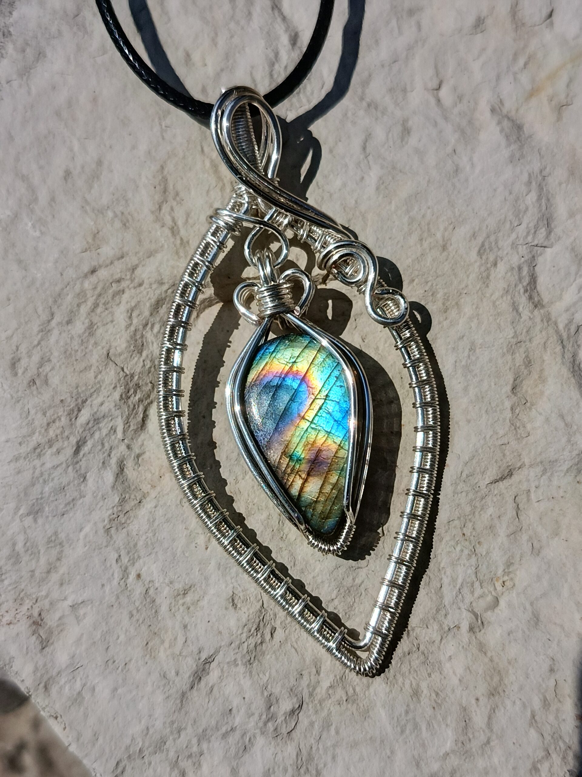 Pendentif flottant en labradorite