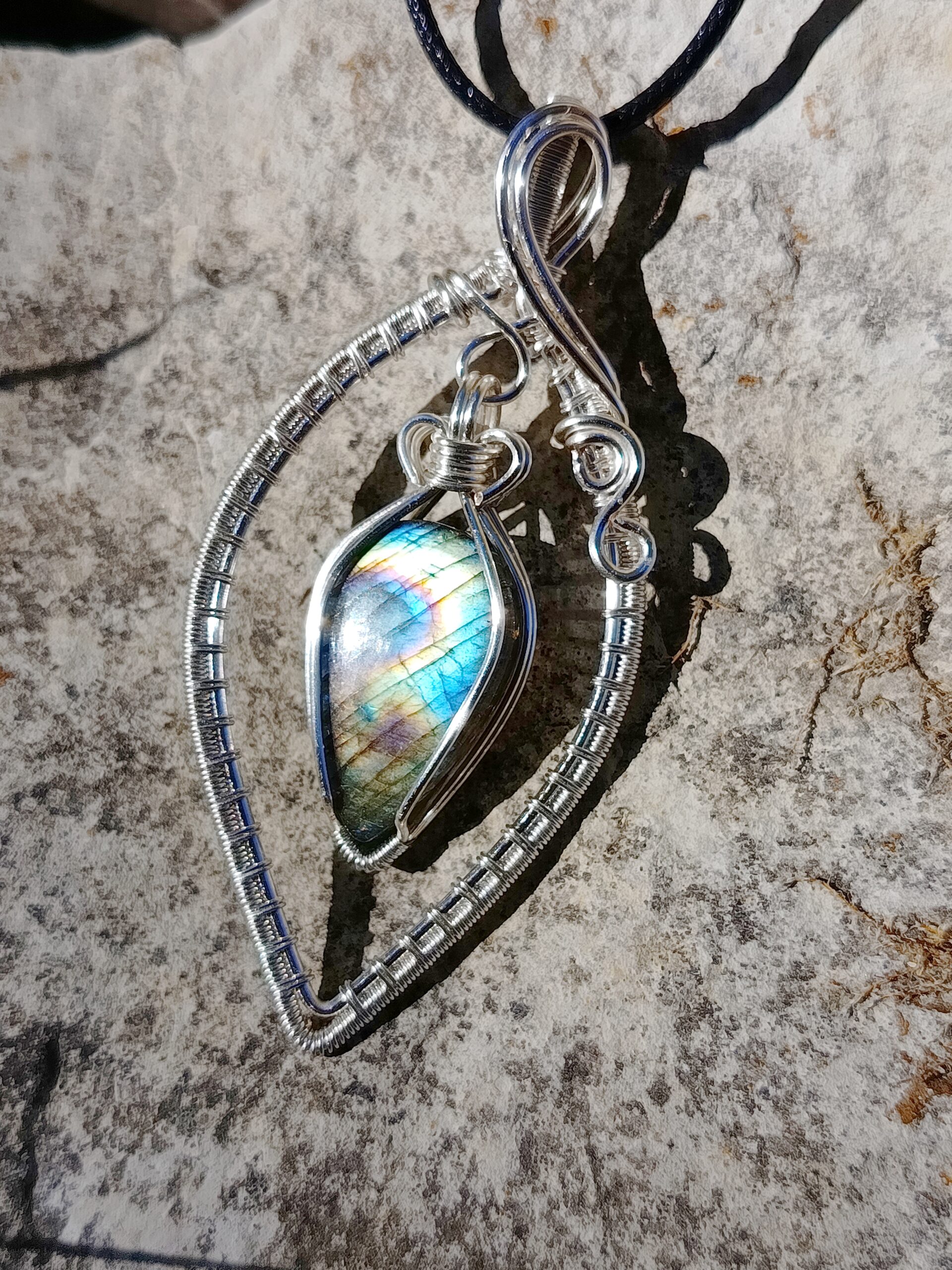 Pendentif flottant en labradorite – Image 4