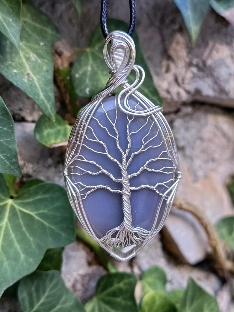 Pendentif arbre de vie en calcédoine